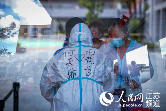 南京雨花台区千名青年志愿者在抗疫一线书写青春担当