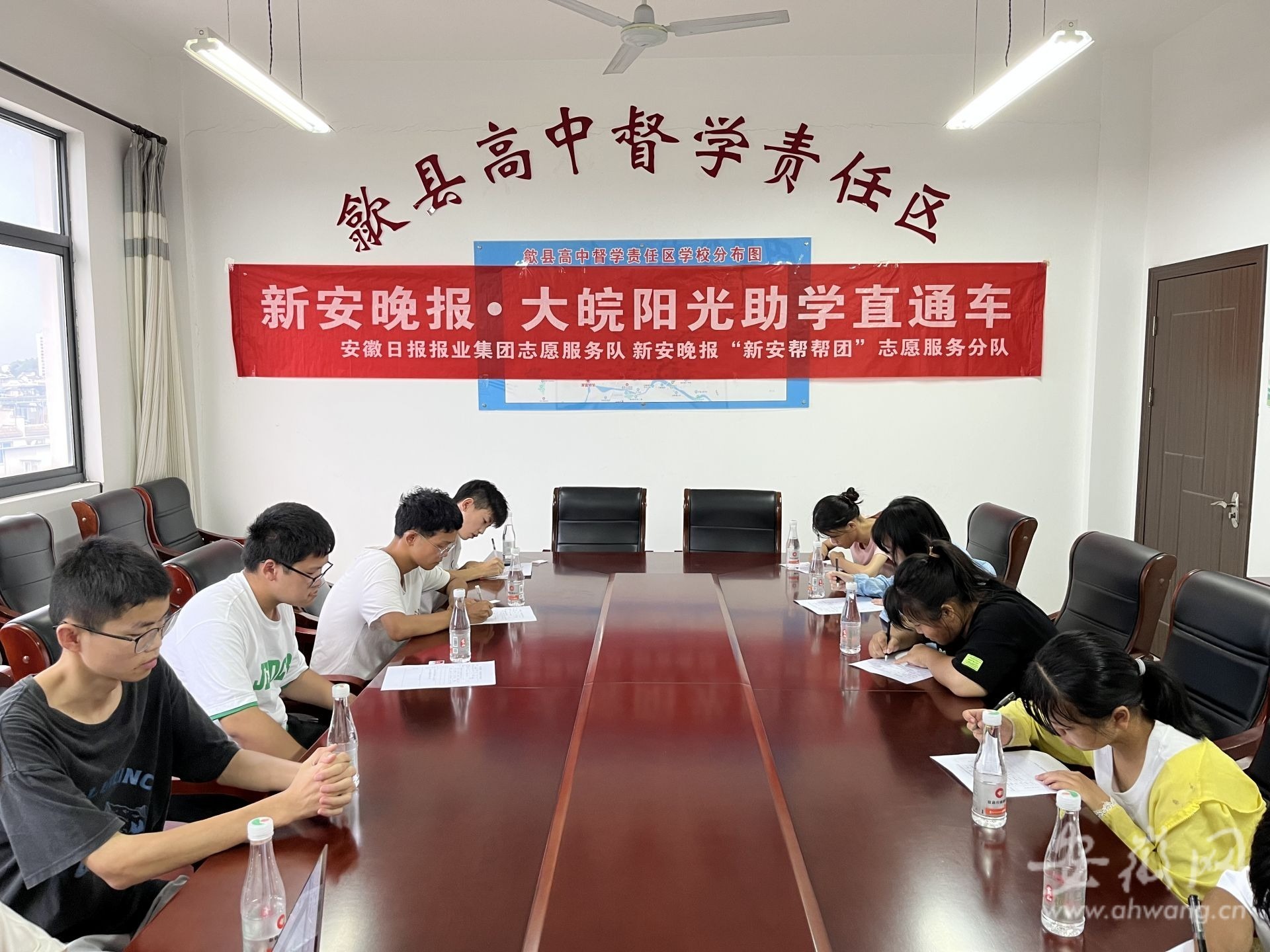 大皖·阳光助学直通车开进歙县二中 听学子们讲述他们的励志故事