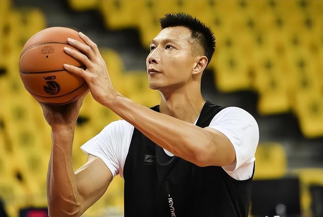 恭喜男篮,易建联正式上任,亮相新岗位,姚明欣喜,朱芳雨期待