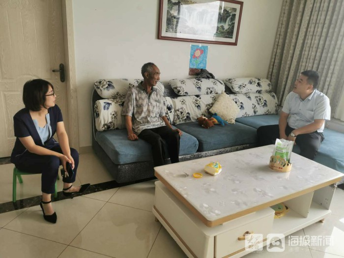 垦利农商银行迎中秋家访活动暖人心