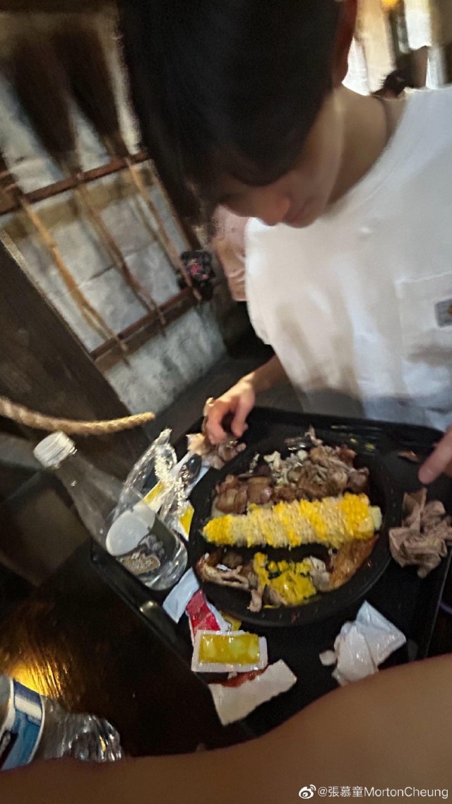 张智霖儿子张慕童晒近照 侧脸超像妈妈袁咏仪