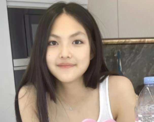 李湘晒王诗龄近照!穿万元裙子被嘲又黑又丑,曾在评论区怒怼网友