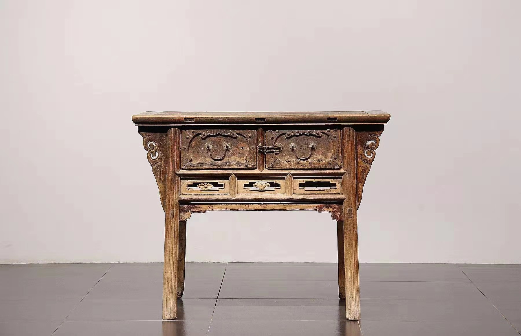 古代家具置身现代空间,古典与时尚的交汇,穿越时空之美