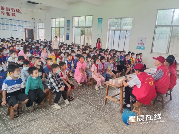 浏阳市金刚镇:禁毒宣传进万家 共筑"无毒"防护墙