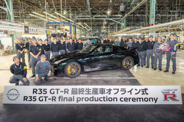 一代战神落幕！日产R35 GT-R最后一台车在日本下线