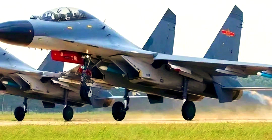 中国四代机歼11d,技术领先,性能卓越,展现强大实力!
