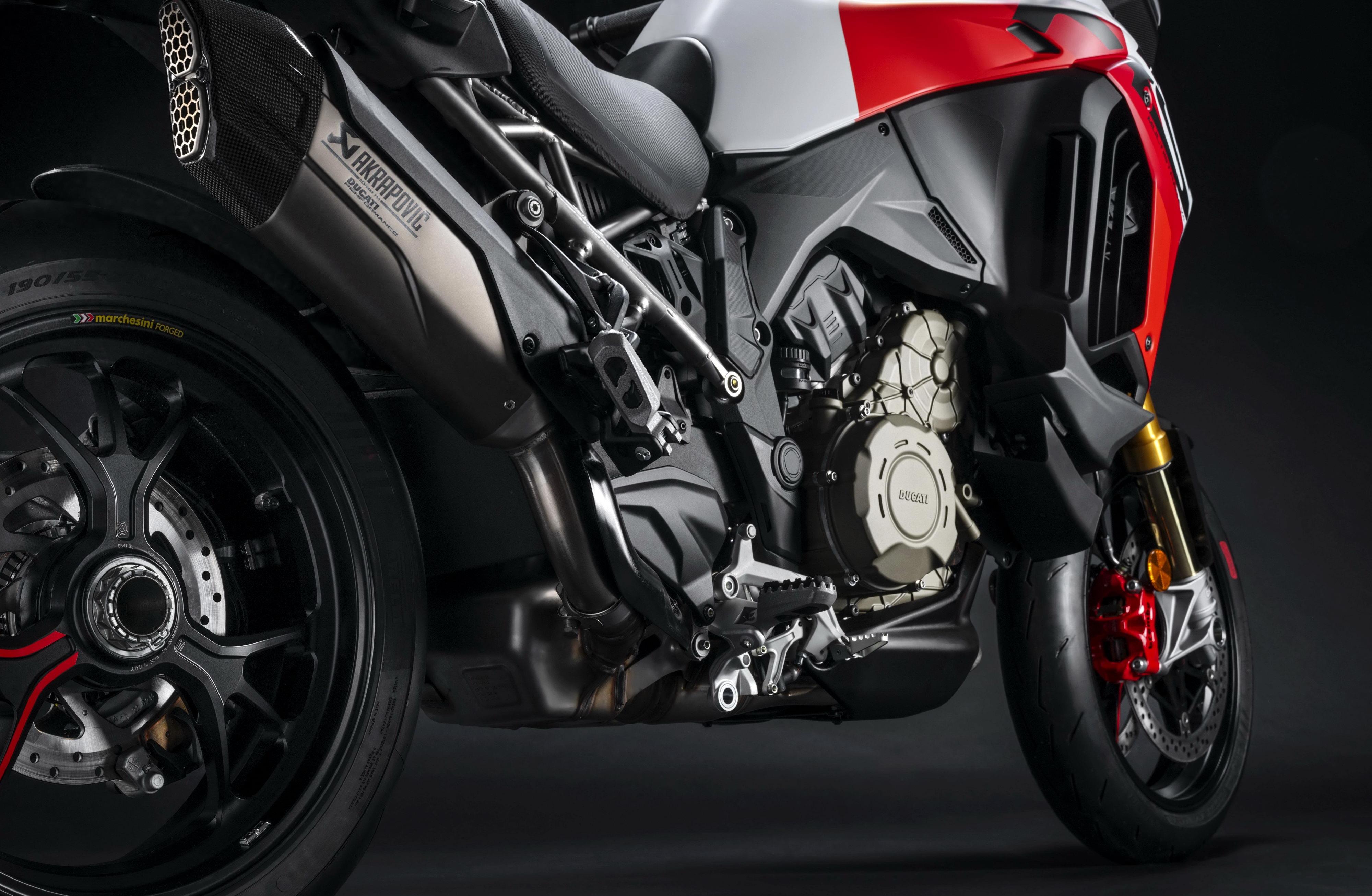 细节简介:跑车的发动机,杜卡迪 2024 multistrada v4 rs