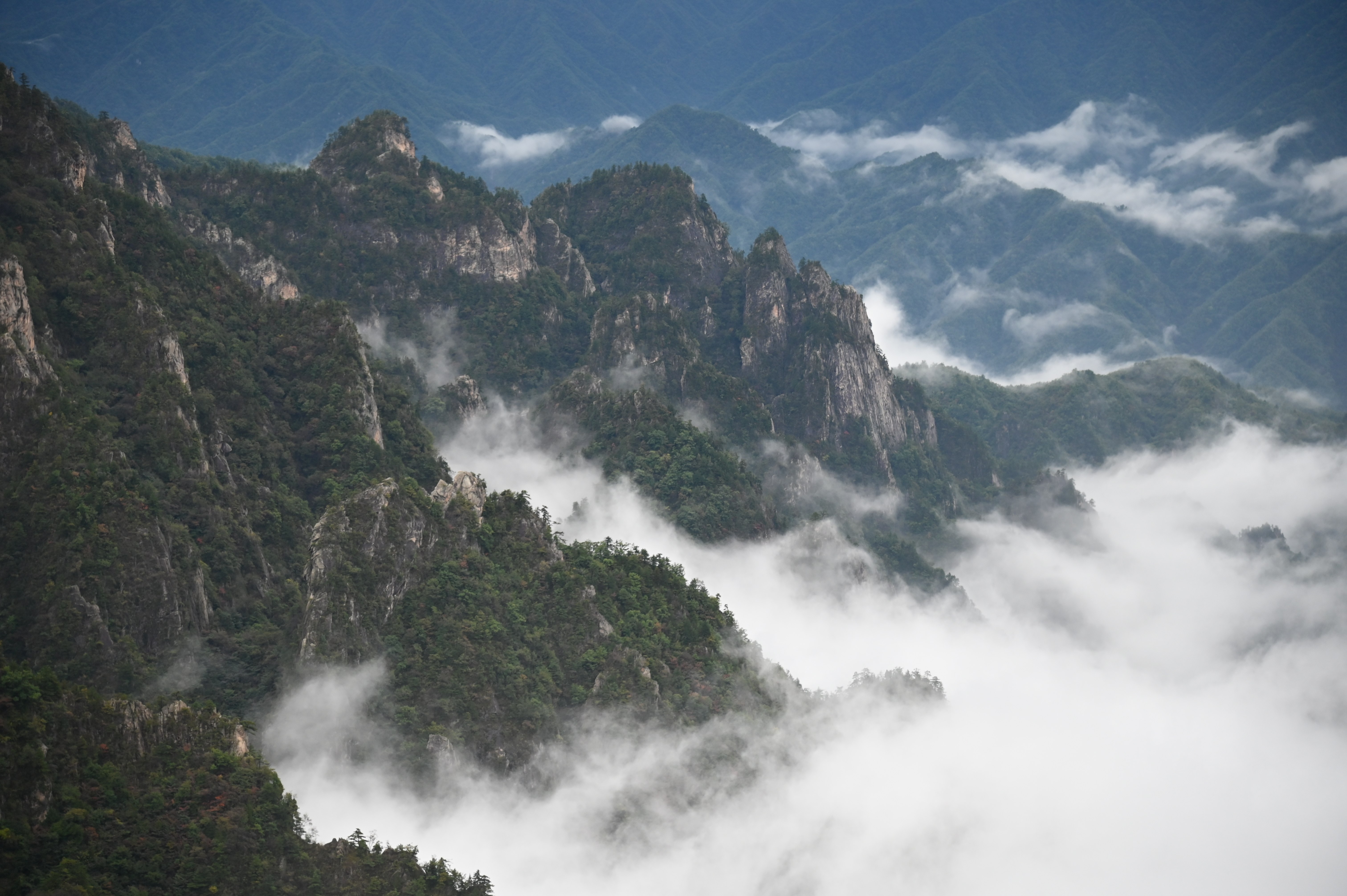 老界岭最高峰图片