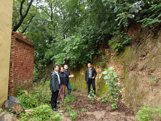 闫建新到泌阳县督导切坡建房地质灾害隐患排查治理工作