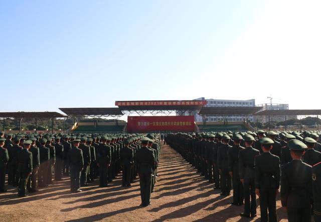 新兵请入"列"!武警肇庆支队119名新兵完成授衔