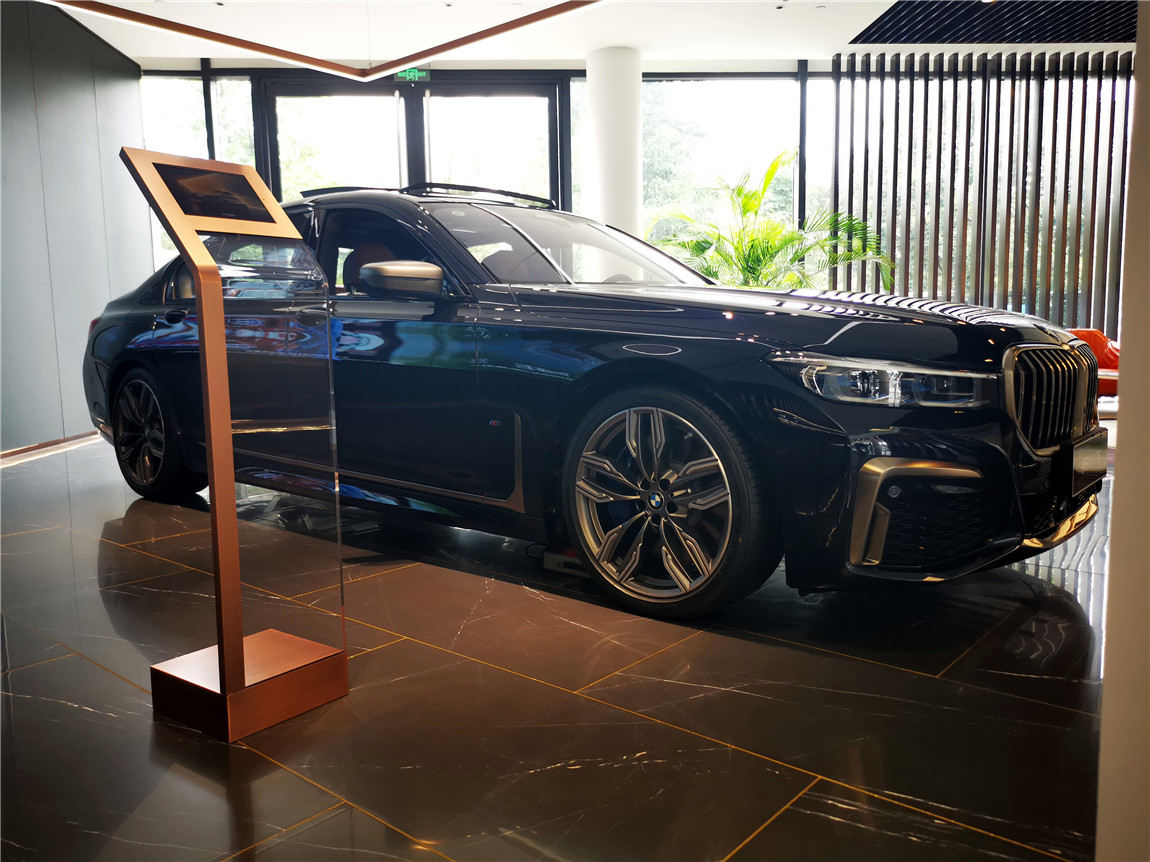 宝马m760li m运动套装:6.6tv12 8at 585马力,同缸数车价格最低