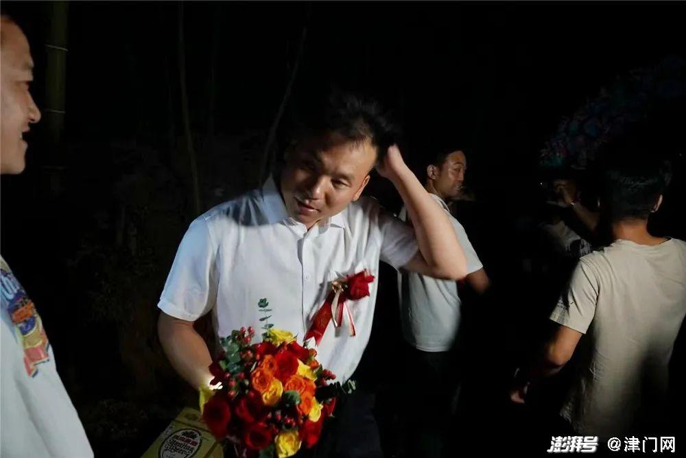 津门网彭浩:松桃姑娘戴倩出阁记