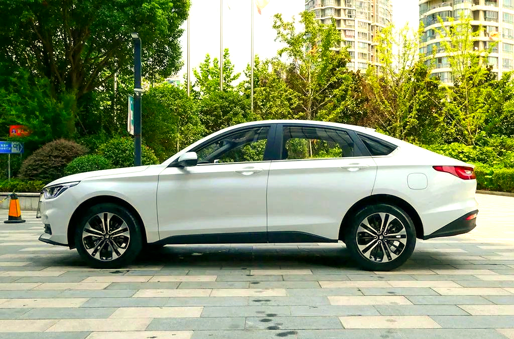 宝骏rc-6惊艳上市,大溜背b级车颜值超高,1.5t cvt动力顺畅,配置丰富