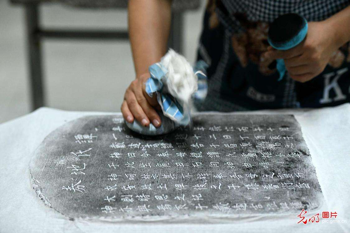 传统拓印留存"古老记忆"