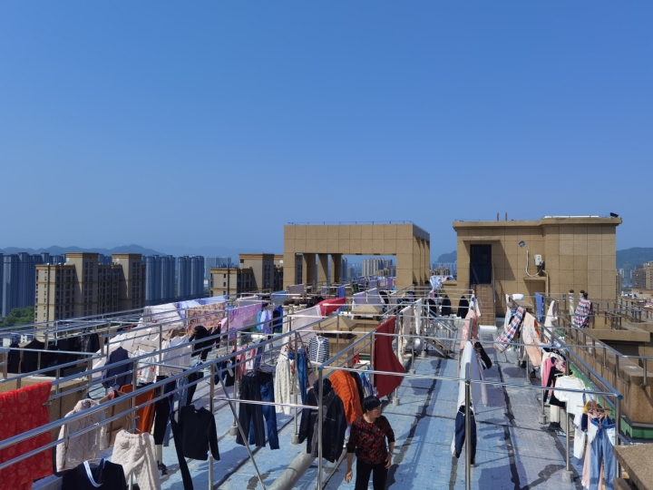杭州萧山小区楼顶超大晾衣场怎么建成的?