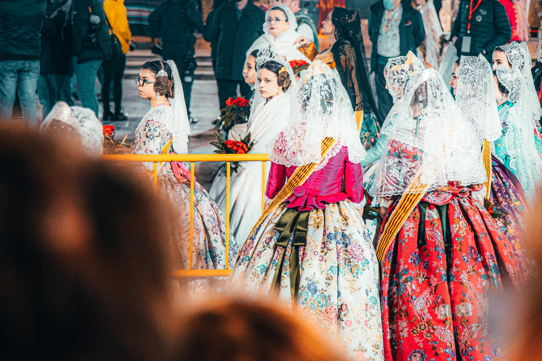 西班牙瓦伦西亚民众庆祝传统节日法雅节 迎接春天到来