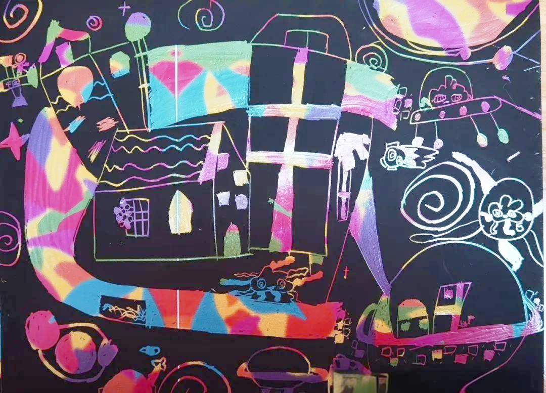 在三年级美术课《星空联想》的刮画展中,涌现出众多优秀作品