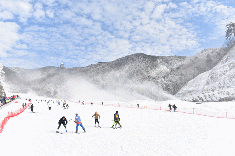 电音狂欢冰雪运动杭州大明山滑雪场上演冰雪冬日会