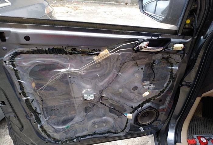 中华v5车门内饰板怎样拆