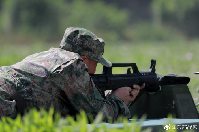 火力全开!东部战区空军航空兵某团组织轻武器实弹射击考核