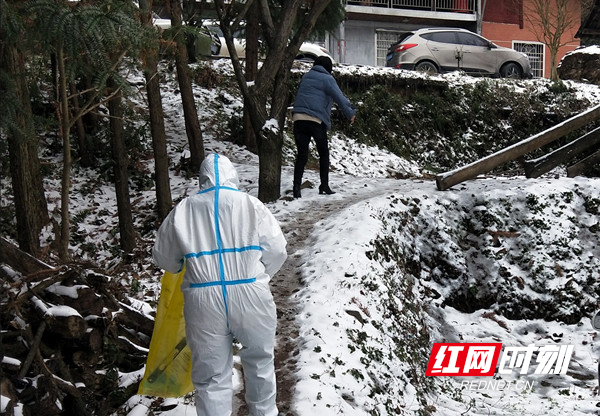 桃源县 冰雪中的白衣卫士