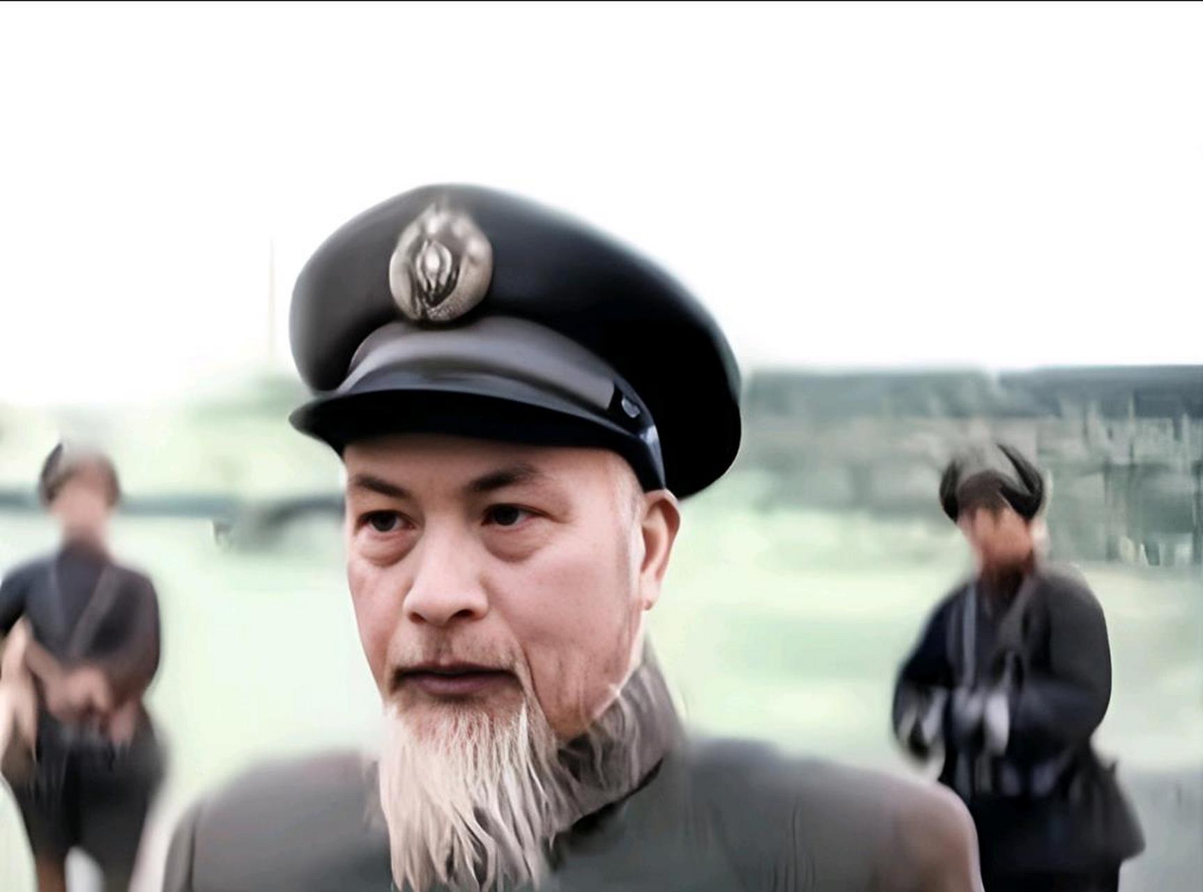 1948年,国军中将范汉杰被俘时的照片,画面中的他已经53岁了,但是气色