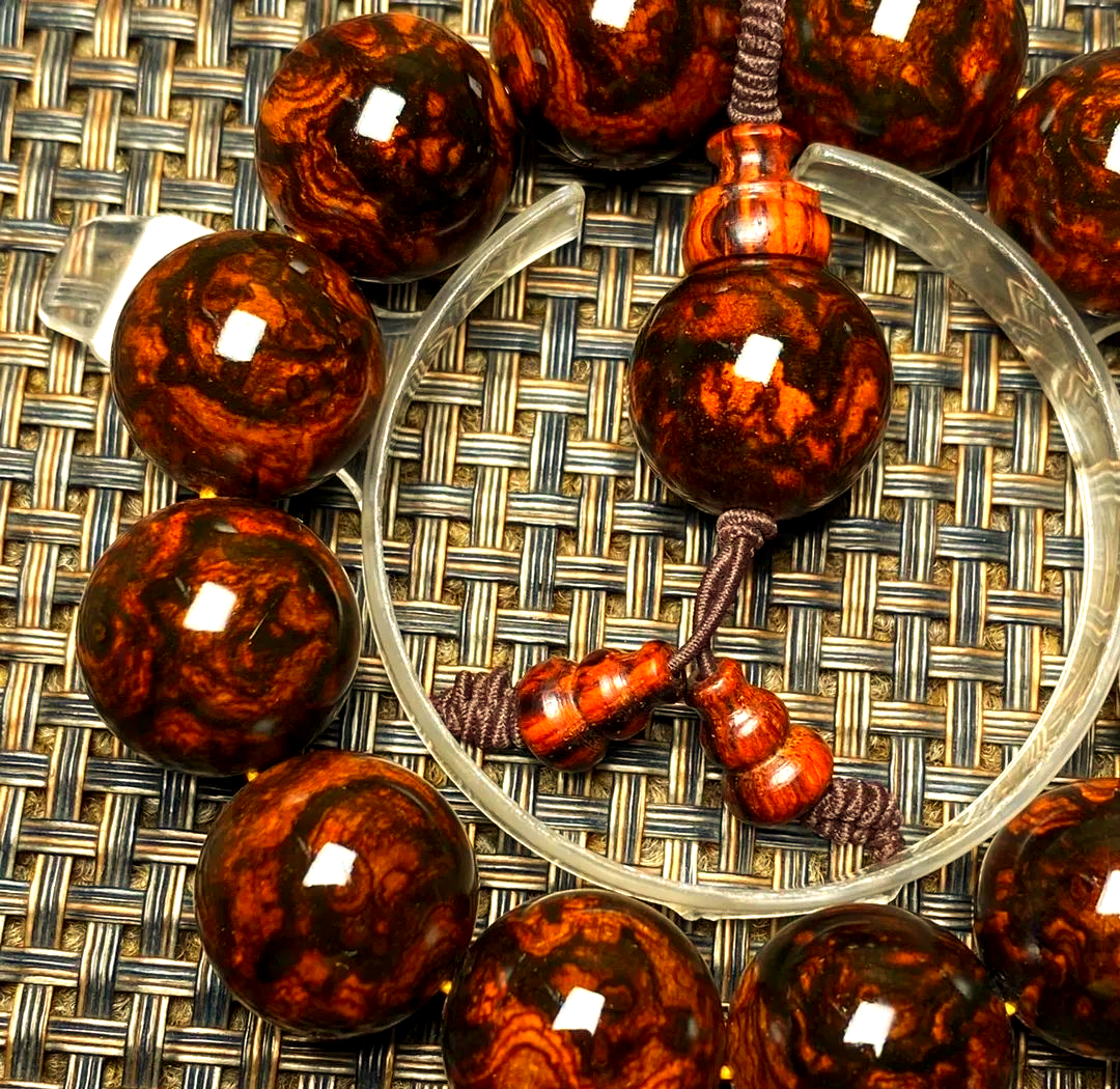 黄花梨手串:木材中的珍品,散发独特魅力