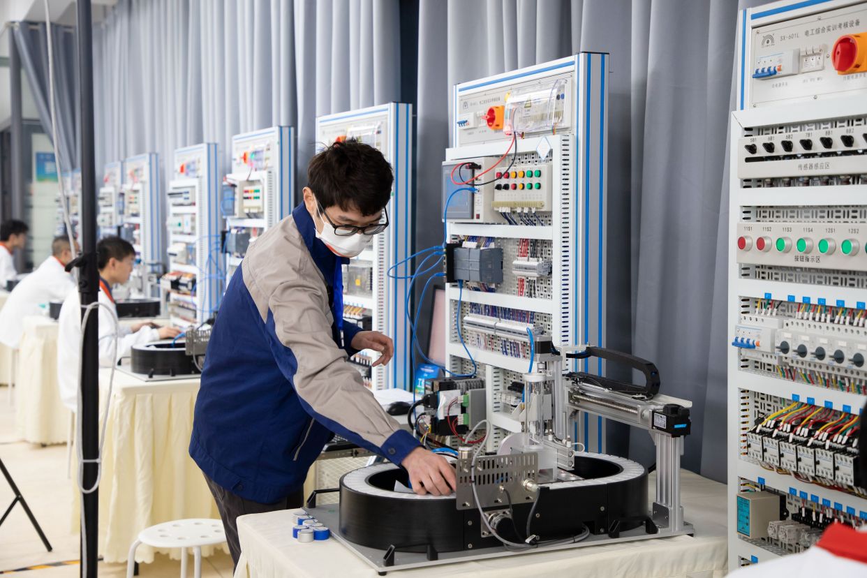 重庆市工业技师学院承办"巴蜀工匠"杯电工技能竞赛项目