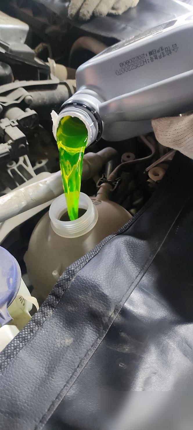 大众cc防冻液多久换一次,大众cc冷却液加注及更换教程?