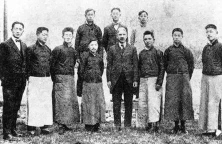 杜威在华"心情史":薪水,课程和角色转换