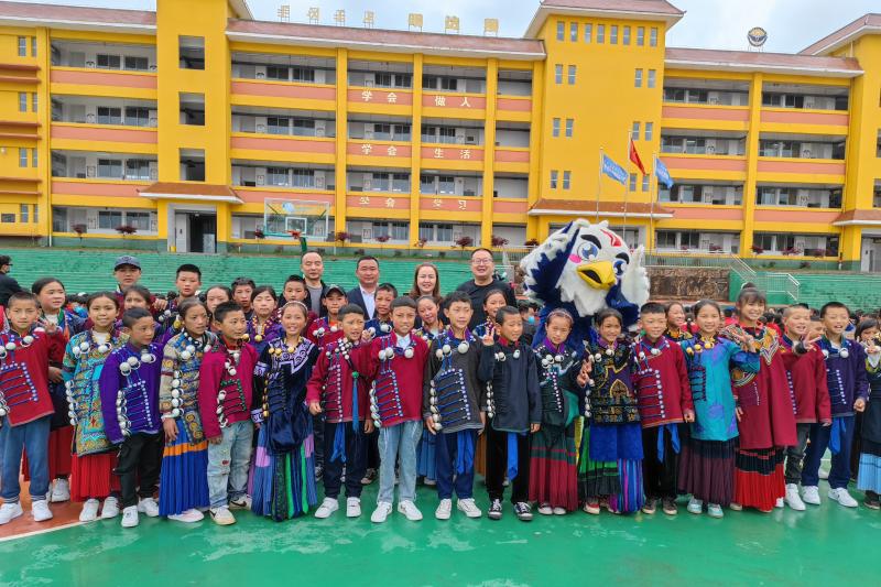 江油市胜利街小学对口帮扶赴凉山州布拖县特木里镇拉达小学