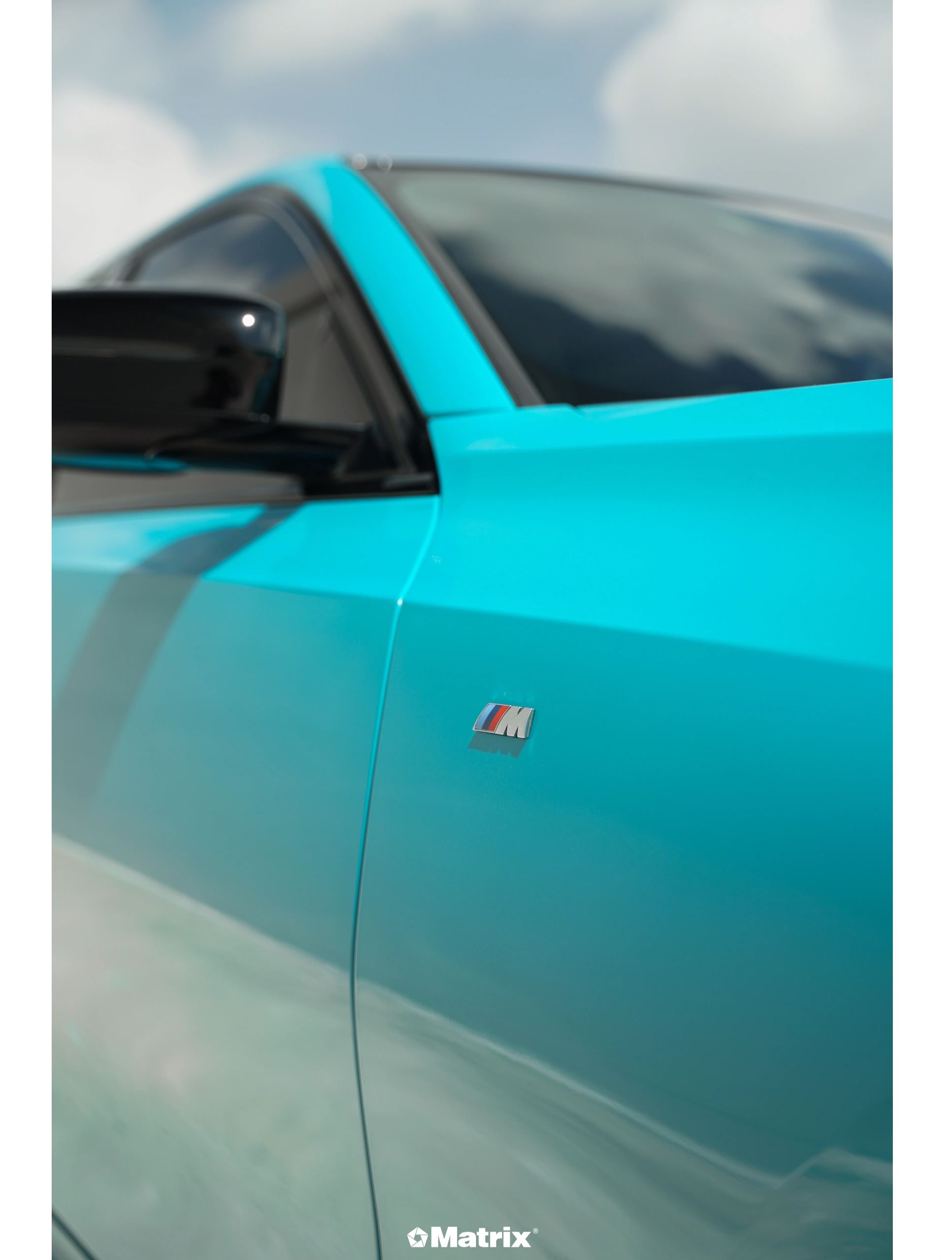 宝马3系matrix矩阵改色膜马尔斯绿,是色泽鲜亮的复古调