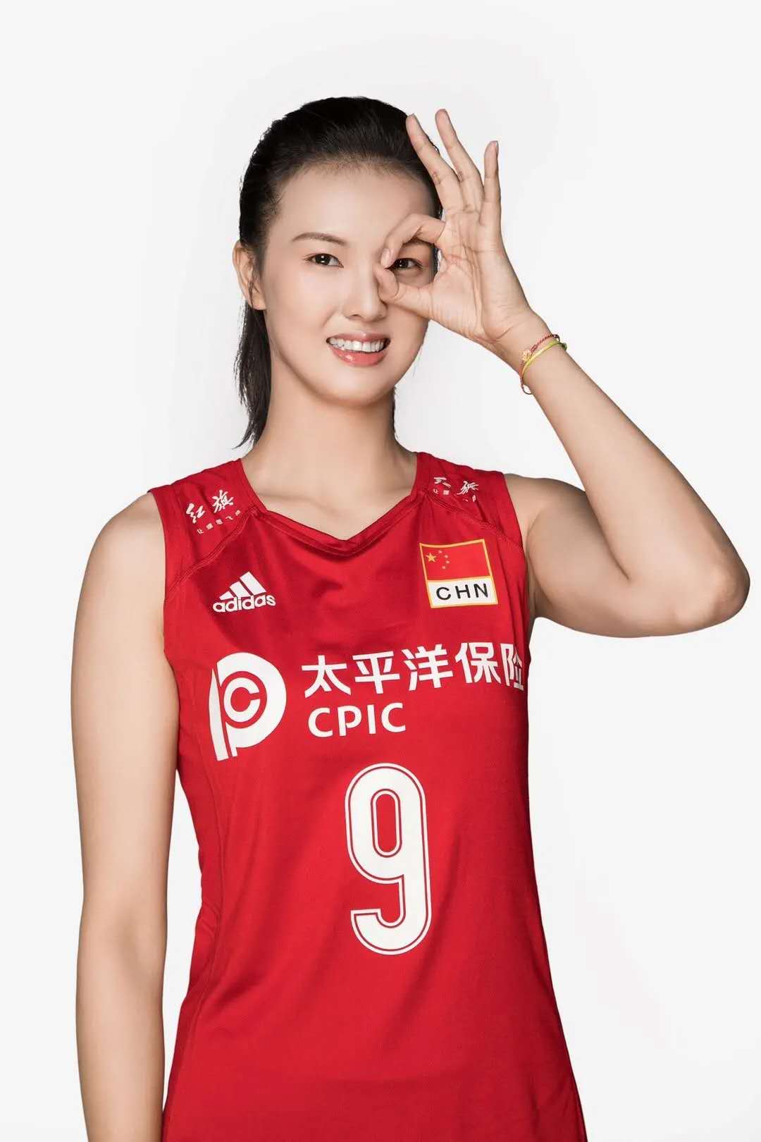 中国女排发布16人定妆照,世界杯冠军成员少了2人,1人已结婚