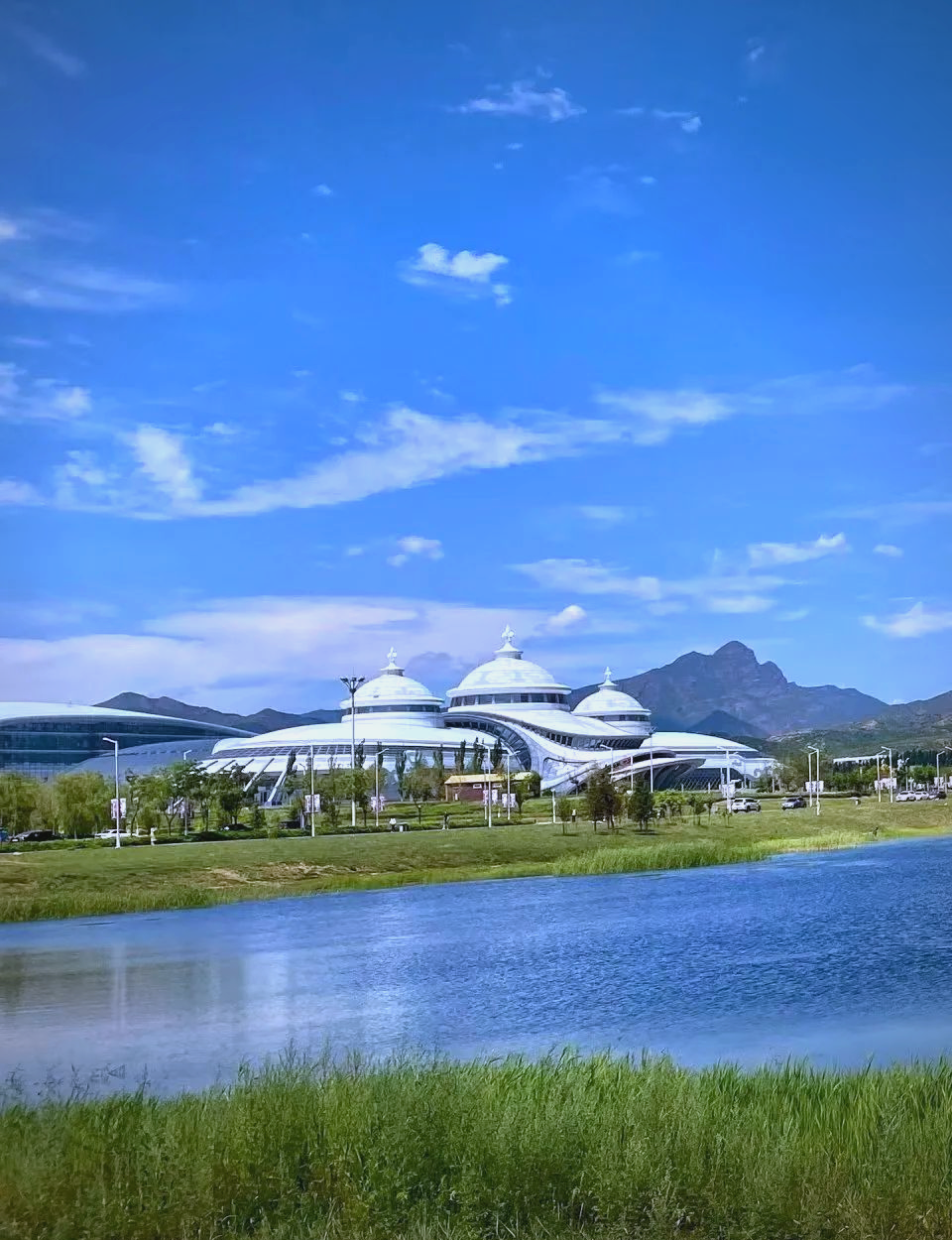 敕勒川,风景如画,青山环