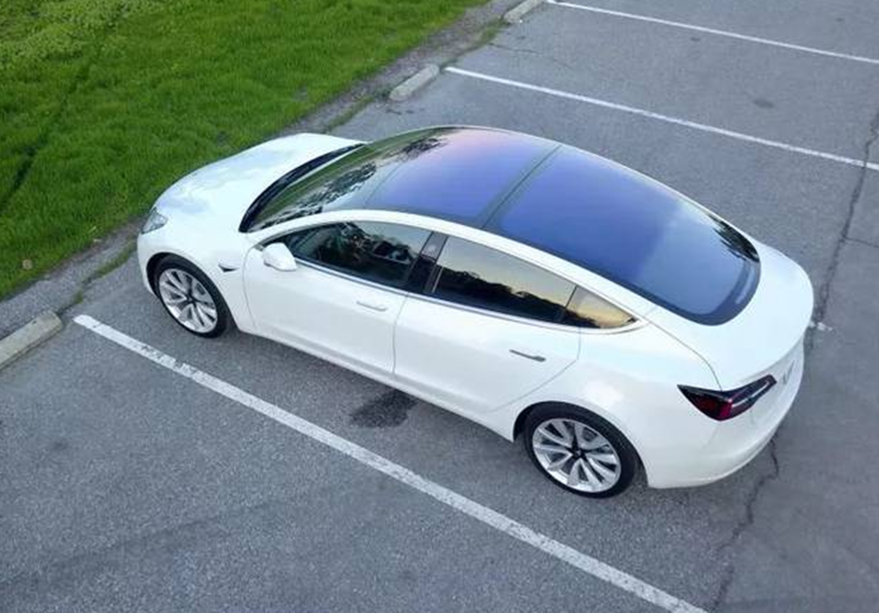 特斯拉全景天窗夏天热吗?