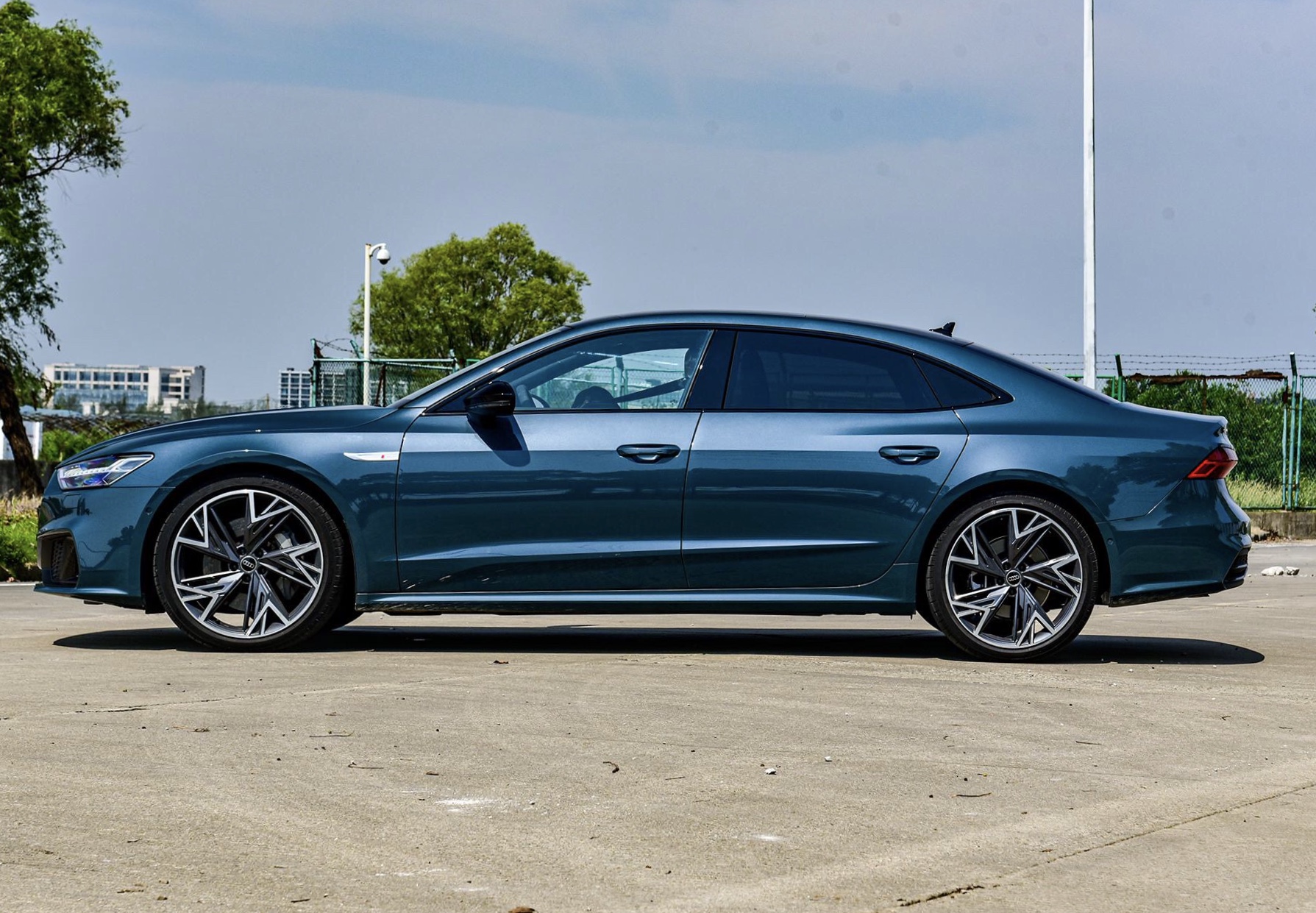 2022款奥迪a7l来了!搭2.0t引擎,换装星河蓝车身,低至45.97万起