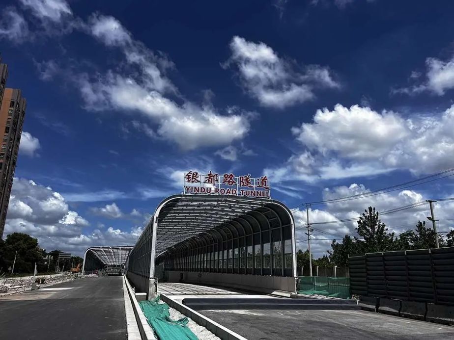 向建成通车目标冲刺!银都路越江隧道北线机电安装进入收尾阶段