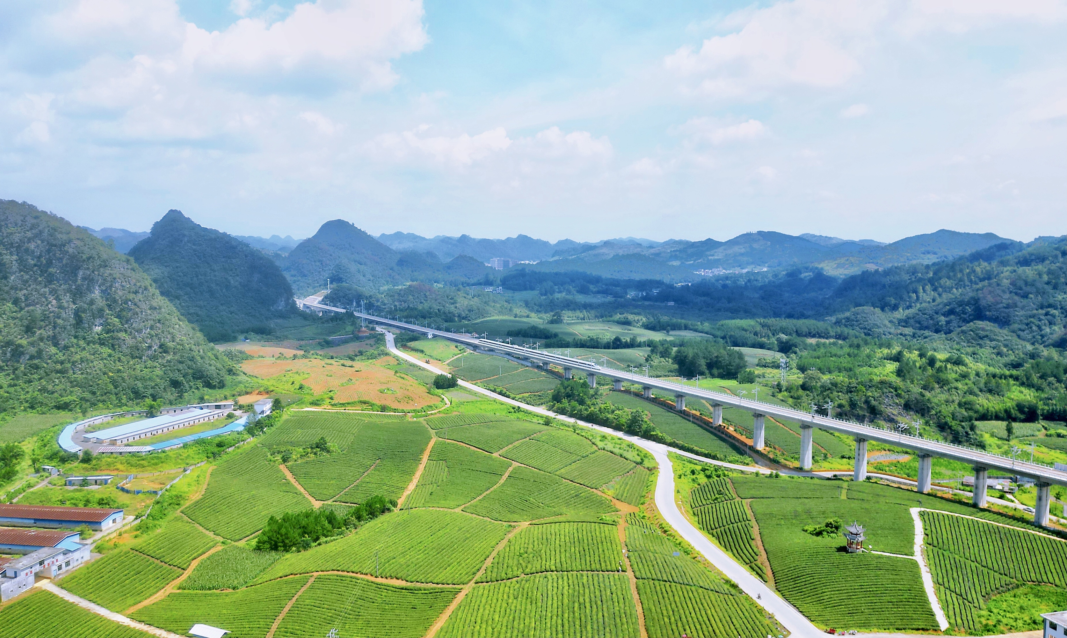 贵南高铁贵阳至荔波段8日正式开通,最快可一小时内达