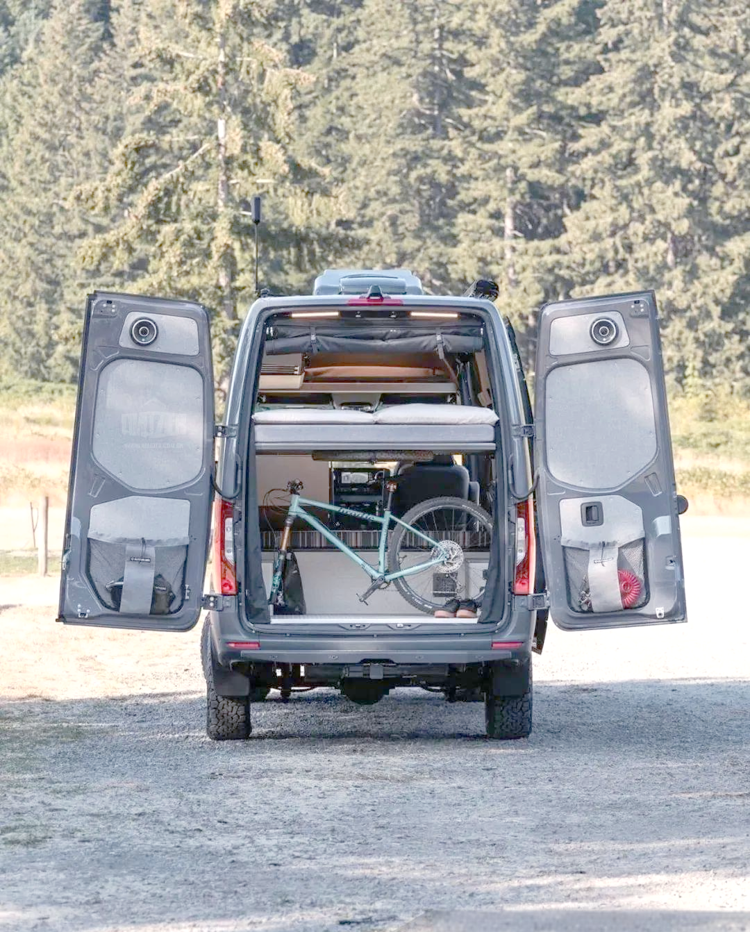 探索精彩纷呈的房车改装方案