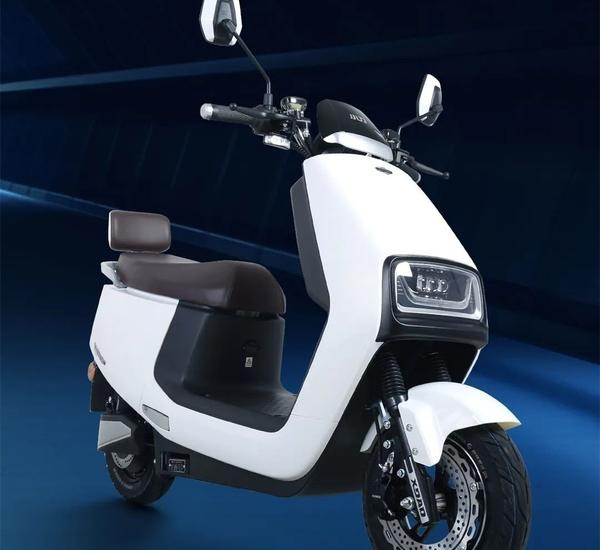 小刀电动车便是其中的佼佼者,近日,其新推出的n11长征系列电动车引发