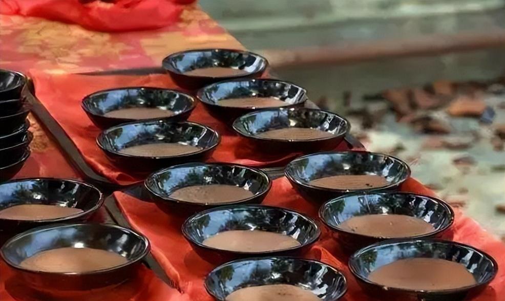 武松当年连喝十八碗酒,为何还能打虎,相当于现在喝多少酒?