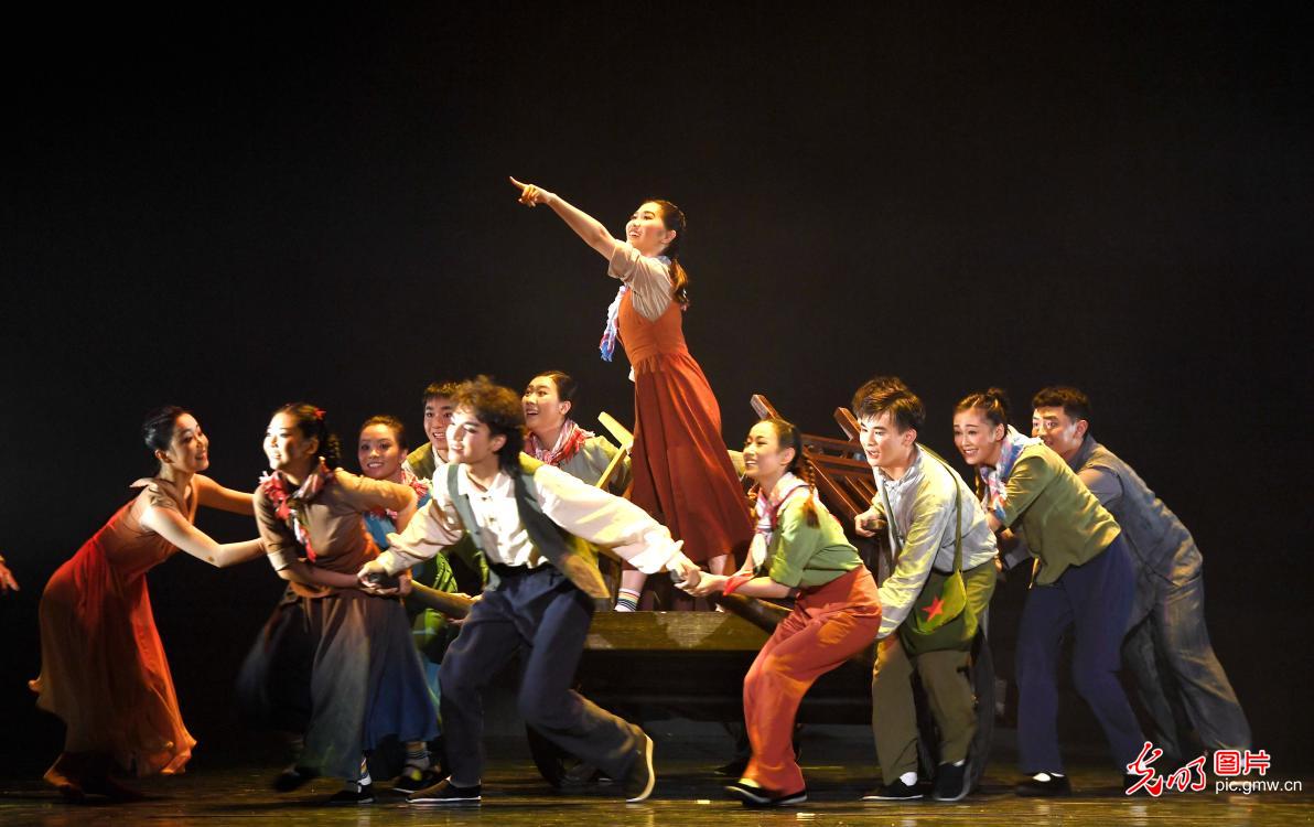 第七届江苏大学生艺术展在南京举行