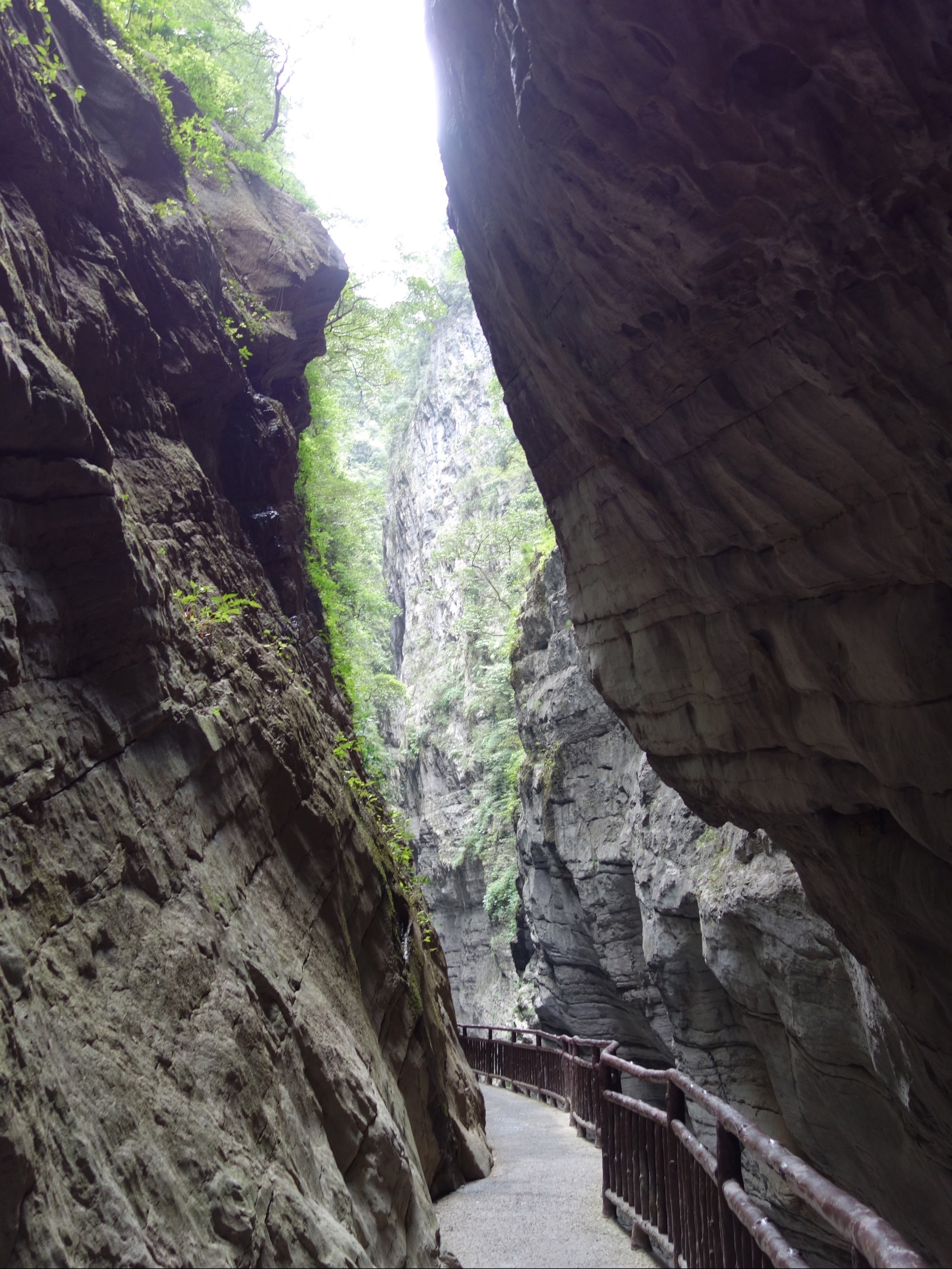 周建国:重庆 武陵山大裂谷