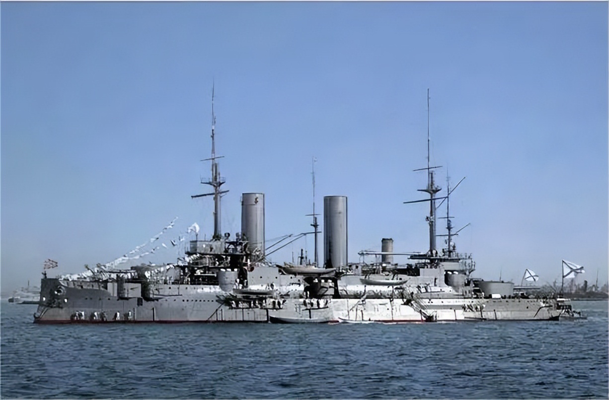 鹰号战列舰刚竣工,就超载补给物资远征,被俘后改成了石见号