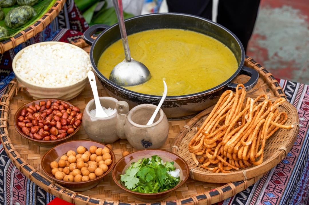 粉饺芋头糕糯米饭油茶.广西人的早餐可不止嗦粉