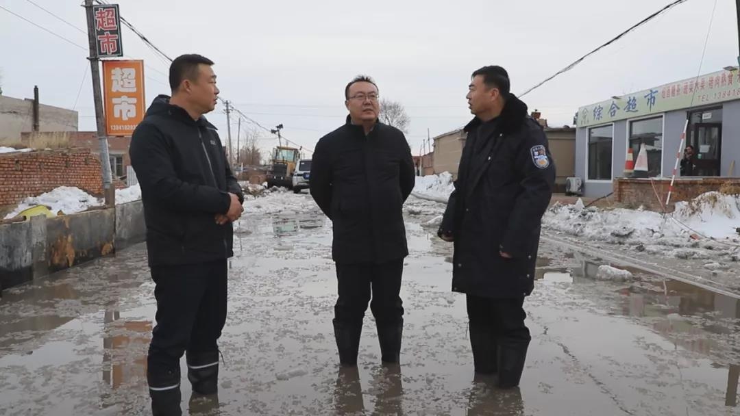代县长杨家佳检查指导彰武县彰武镇新三家子村积水处理情况