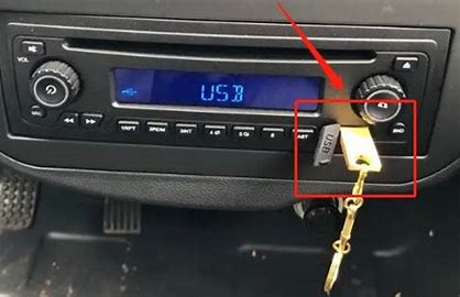 五菱荣光插u盘怎么放歌