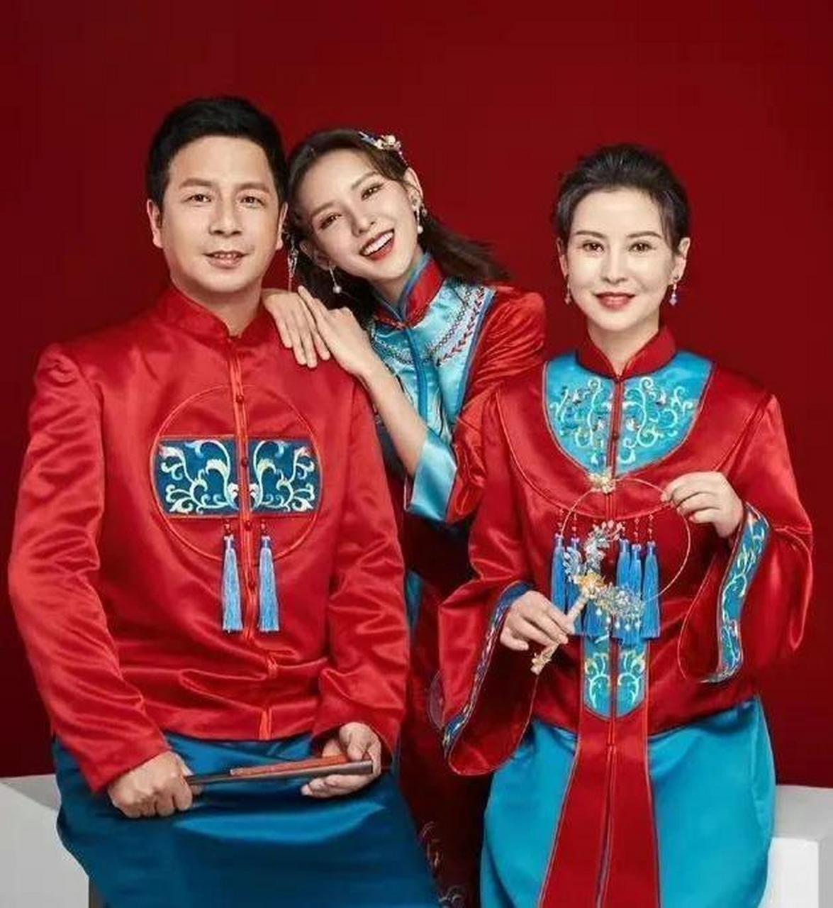 怪不得张予曦的颜值高,原来妈妈长的也漂亮