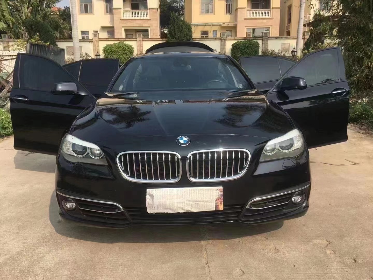 15年宝马550i全款13.8万,4.4t v8的性能,扮猪吃老虎的典范