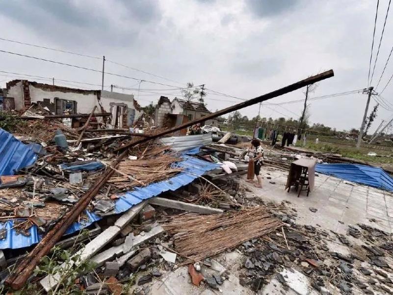 江苏盐城大丰区遭受强对流天气影响,出现龙卷风灾害